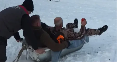 Sanke su prošlost: Muškarci iz Velike Kladuše sjeli u kadu, pa se spustili niz brdo (VIDEO)